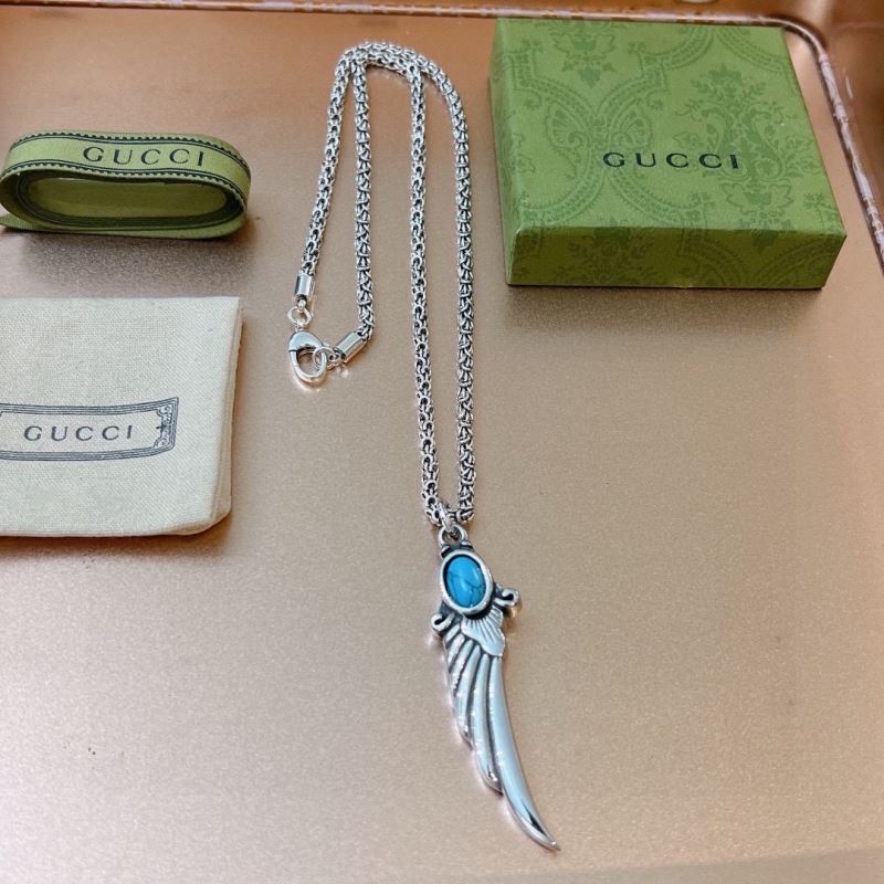 G*u*i necklaces